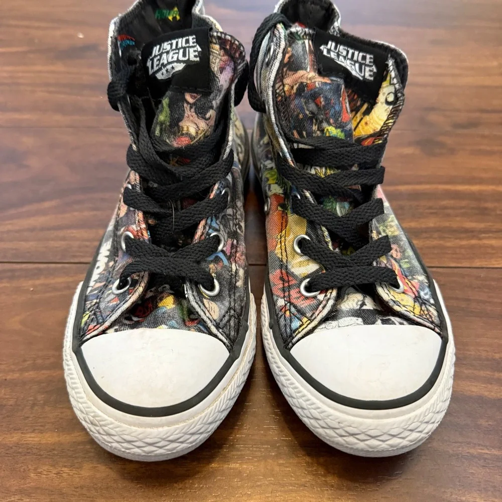 Converse Chuck Taylor All‎ Star Justice League High Top Youth Size 1 Comic Print